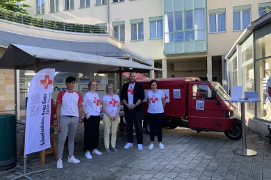Das SRK Team vor dem Stand in Hochdorf